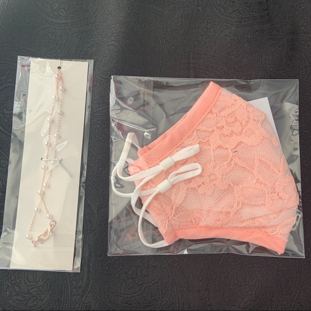 Face Mask and Removable Chain